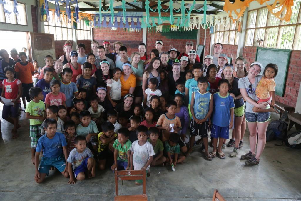 Peru+Crew+with+their+host+families.