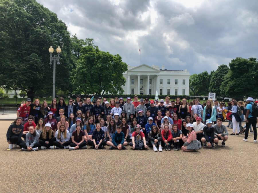 Freshamn class of 2022 in front of the White House 