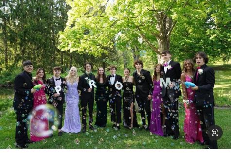 And the winner of the Dunkin’s Gift Card for Best Junior Prom 2022 Picture is Tanner Cutler