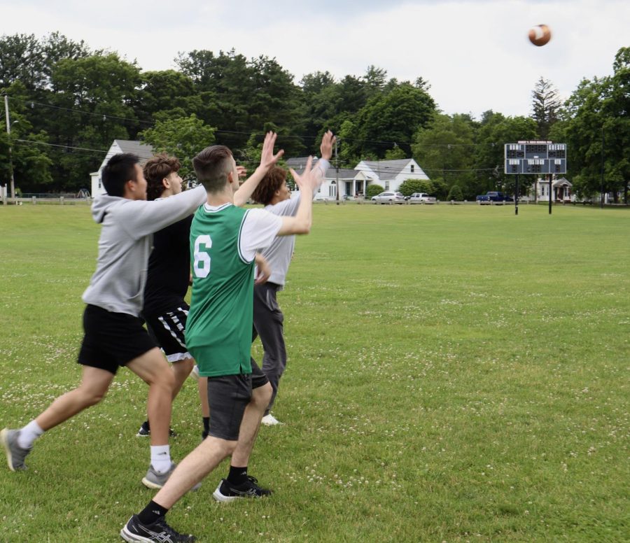 9th graders reach to catch a football | Alessandra Burnett