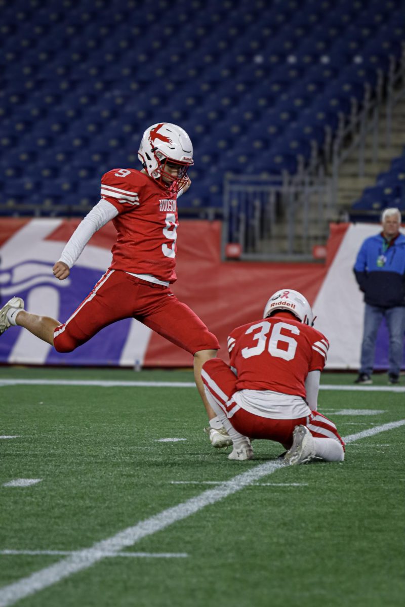 Kicker Roy Gao (9) on the field goal |by Ella Spuria