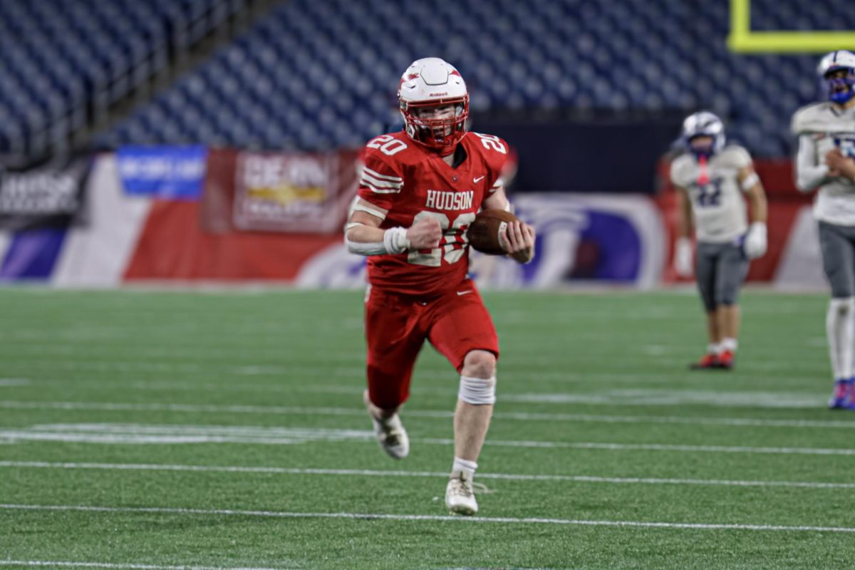 Toby Edie (20) in possession and heading toward the end zone |by Ella Spuria